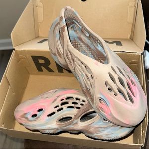 YEEZY FOAM RNR!!! US6